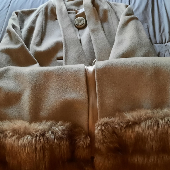 Natalie Green Coat - Picture 3 of 11